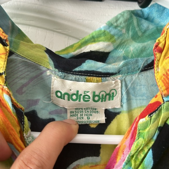 Andre Bini Floral Button Up top - Picture 2 of 3